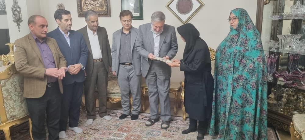 دیدار مدیر صندوق بازنشستگی آذربایجان شرقی  با جانباز دفاع مقدس